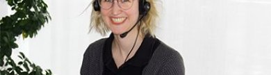 Frau mit Headset